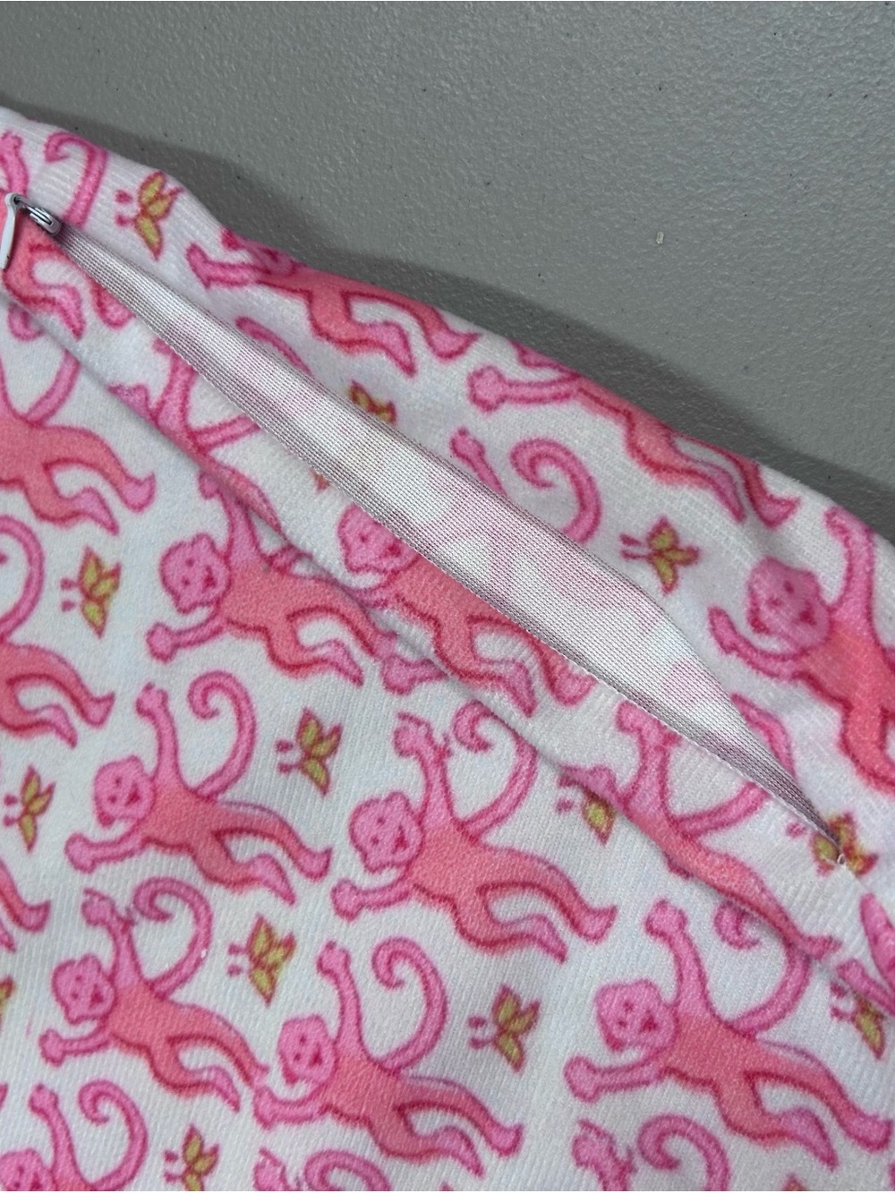 2 Roller Rabbit Pink Monkey with Banana Pillowcases Sham Pillow Covers Zip Up - Picture 4 of 4